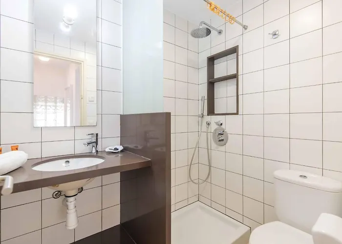 Gavines Down 公寓 *